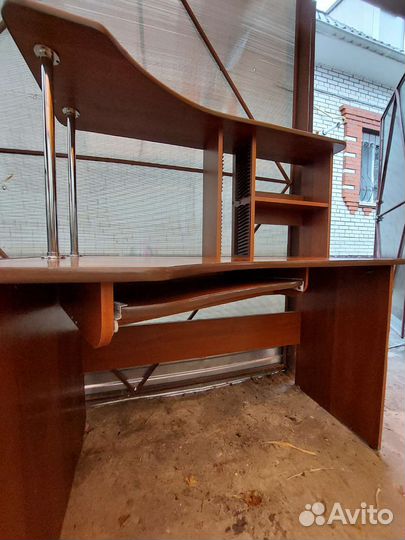 Компьютерный стол