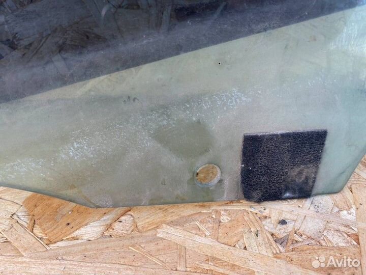 Стекло двери задней левой Peugeot 206