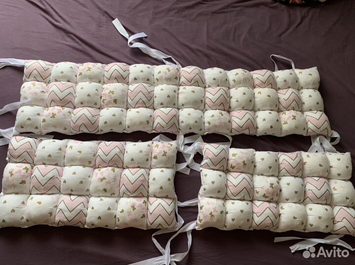 Бортики бомбон в детскую кроватку