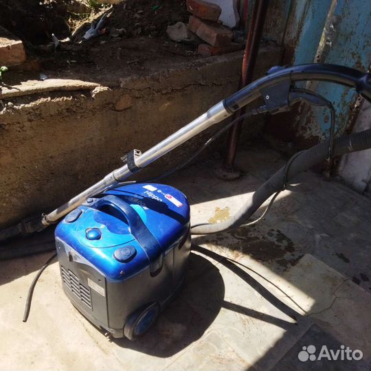 Пылесос LG hippo 1400