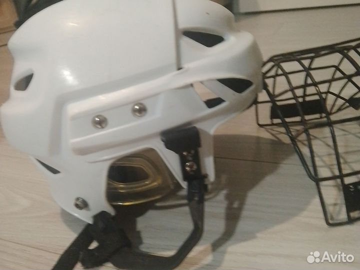 Хоккейный шлем