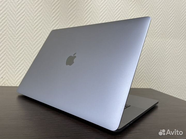 MacBook Pro 15 2019 Touch Bar (идеал)