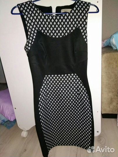 Платье-футляр