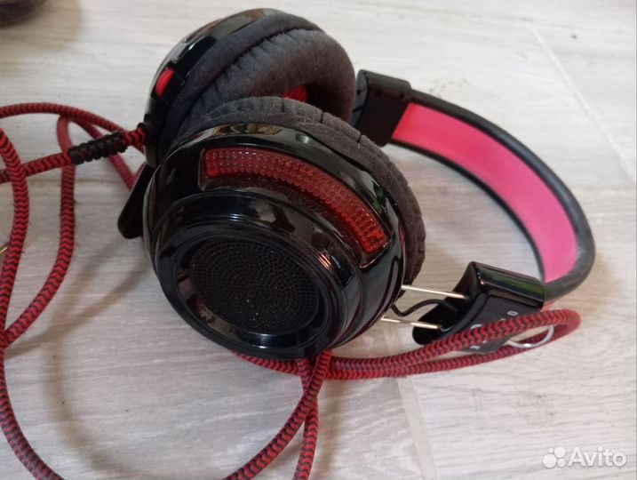 Наушники и клавиатура