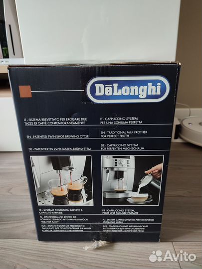Кофеварка кофемашина DeLonghi Ecam 22.110.B. Новая
