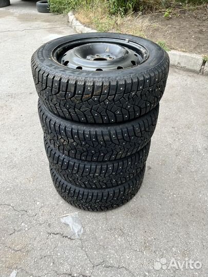 Bridgestone Blizzak Spike-02 205/55 R16