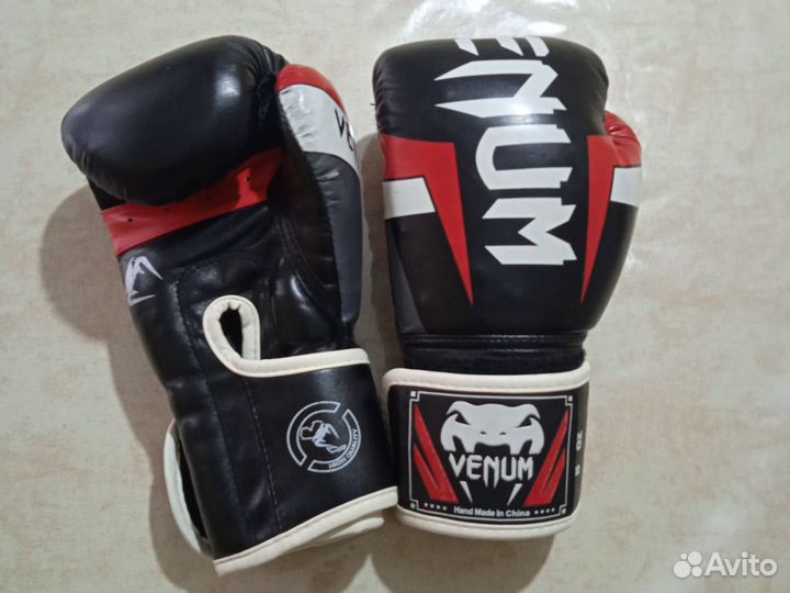 Боксерские перчатки