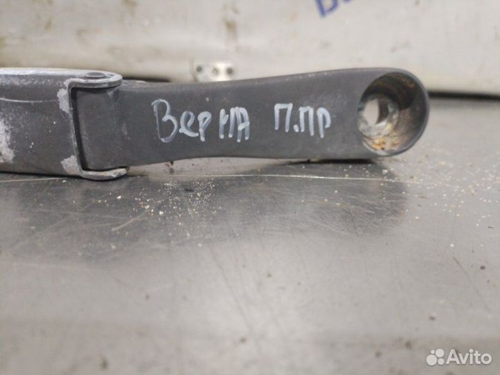 Поводок дворника правый Hyundai Verna седан G4EE