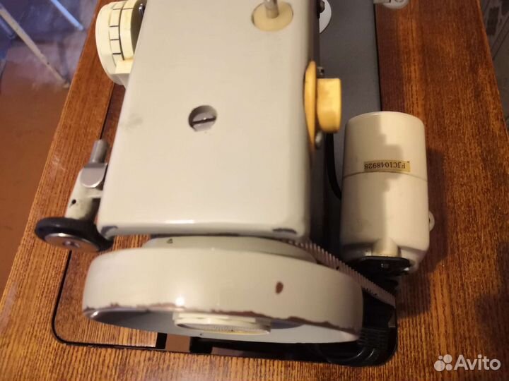 Швейная машина Чайка III с электроприводом