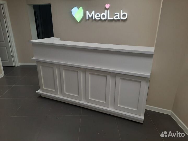 Стойка ресепшн