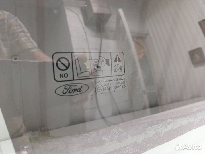 Стекло двери передней правой Ford Focus 2 3 двери