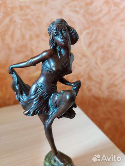 Статуэтка танцовщица