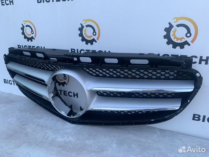 Решетка радиатора Mercedes A2128851022