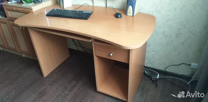 Письменный стол