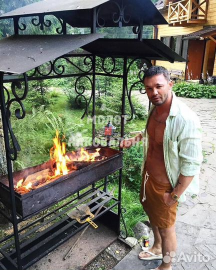 Мангал с крышей
