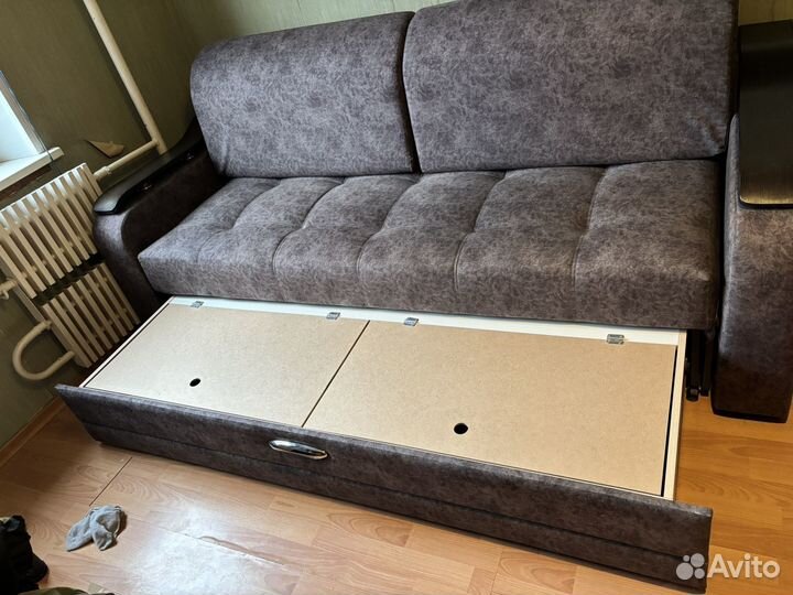 Диван прямой раскладной большой