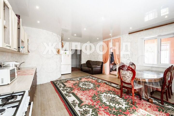 Коттедж 372,2 м² на участке 6 сот.