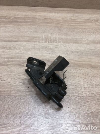 Петля двери задняя левая нижняя Audi A8 D3