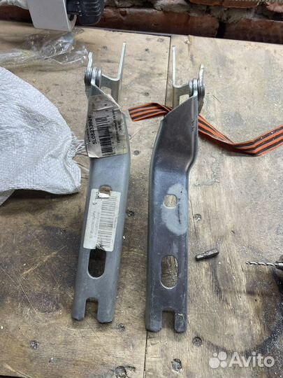 Петли капота skoda yeti 1 рестайлинг