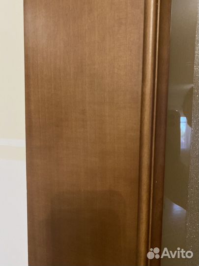 Дверь из красного дерева