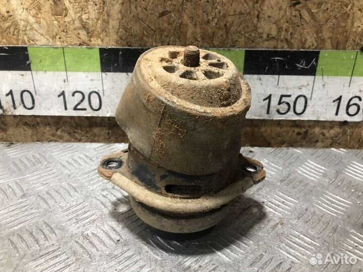 Опора двигателя правая Volkswagen Touareg 2002 201