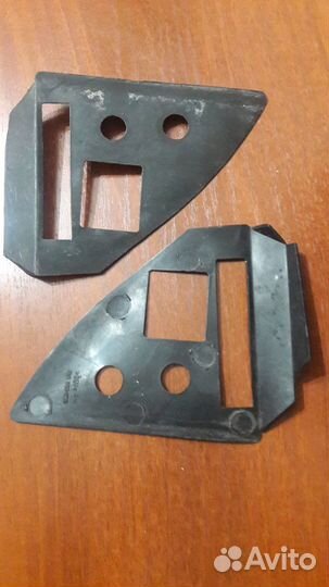 Зеркала боковые ваз 2114. Правое стекло разбитое