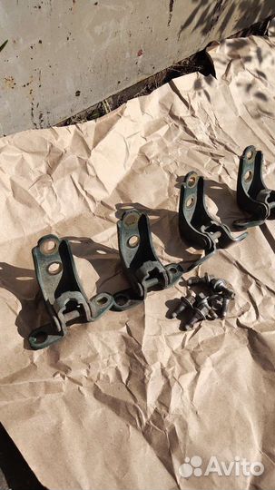 Петли водительской двери honda civic 6 ek3