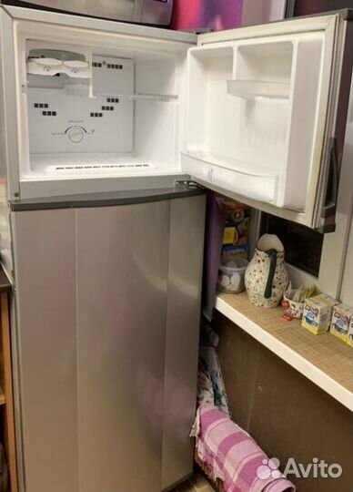 Рабочий холодильник Whirlpool No Frost