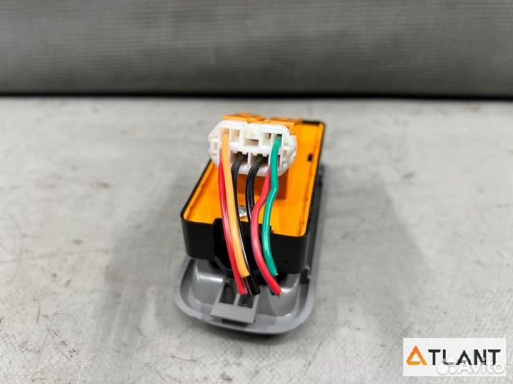 Пульт стеклоподъемника передняя правая mazda bongo