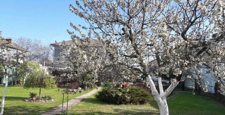 Коттедж 372,2 м² на участке 18 сот.