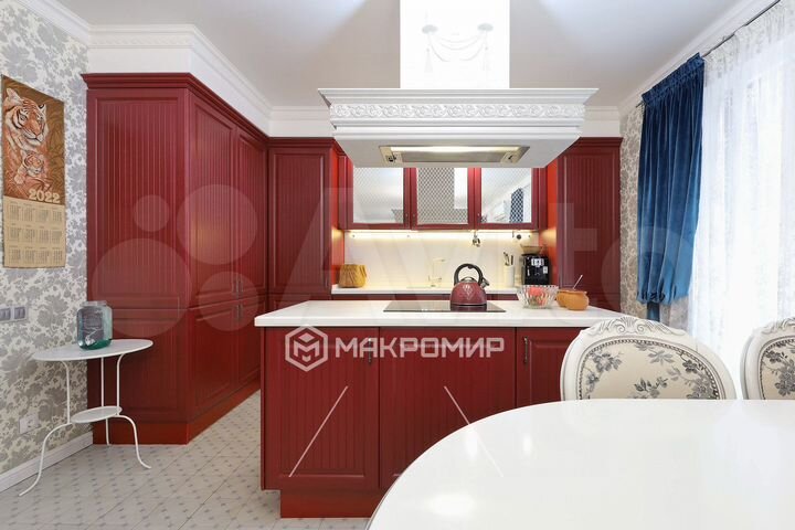 3-к. квартира, 111 м², 3/12 эт.