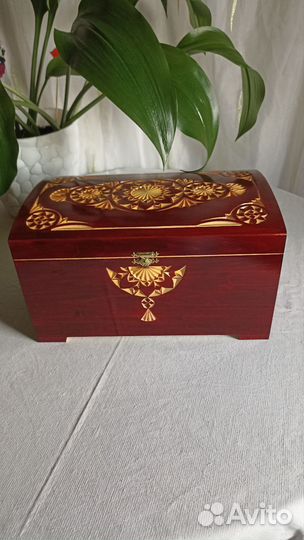 Деревянная шкатулка для украшений