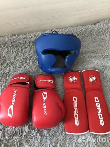 Боксерские перчатки, щитки,шлем для тайского бокса