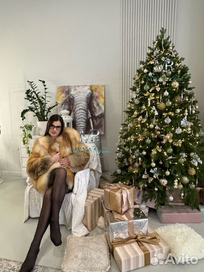 Шуба из натурального меха полярной золотой лисы