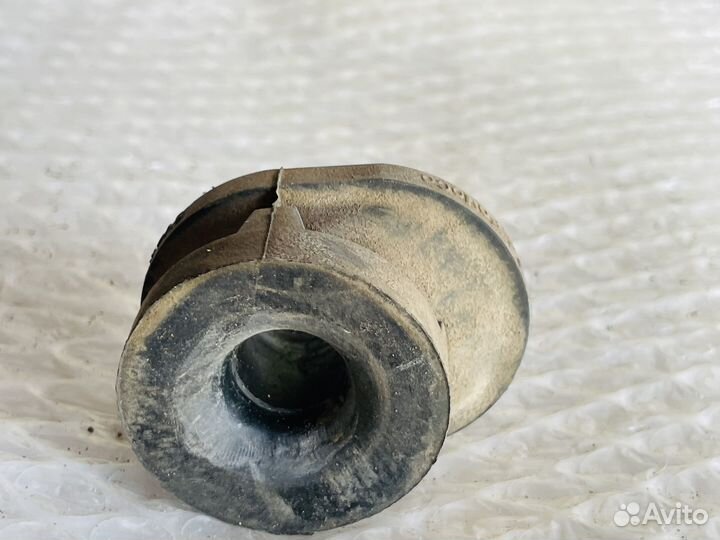 Подушка радиатора нижняя Ford Focus 3 Фокус