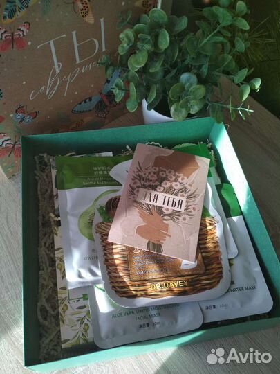 Подарочный бокс / бьюти-бокс