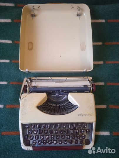 Печатная машинка olimpia, английский шрифт, винтаж