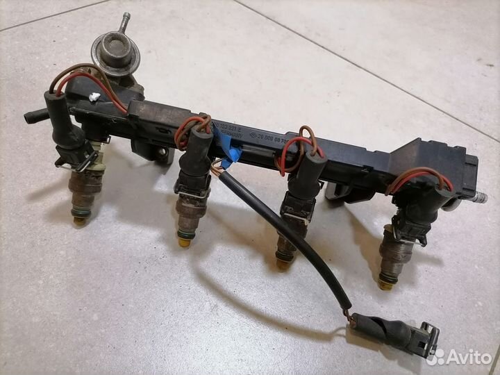 Топливная рампа с форсунками VW Golf II 1983-1992