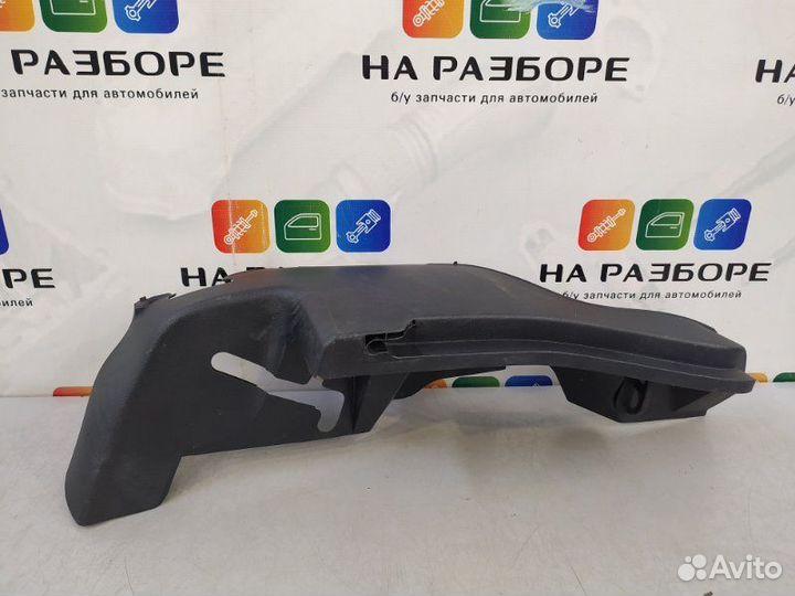 Накладка на стойку внутренняя задняя правая Ford