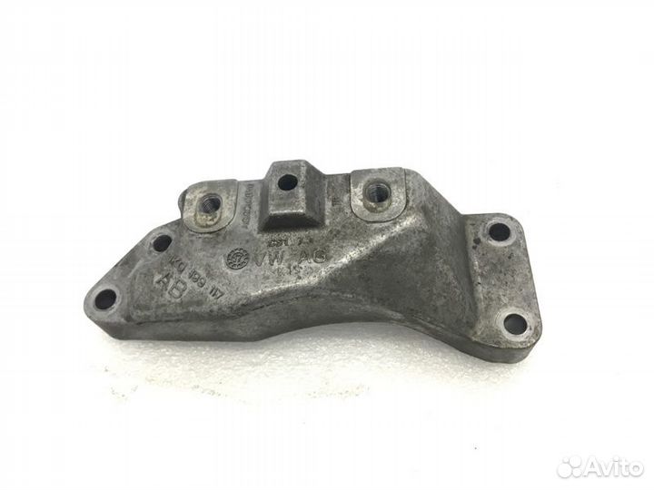 Кронштейн АКПП Skoda Octavia 1.6 cwva 2018