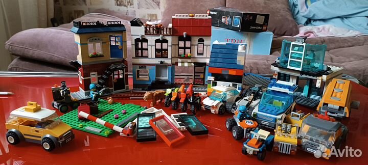 Лего-коробка (с домиками) и лего (коробка) россыпь