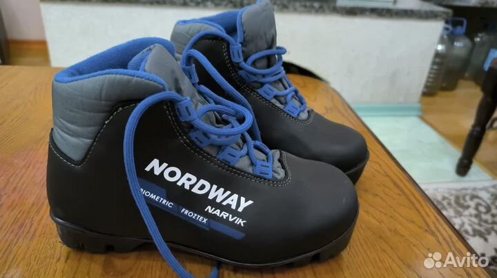 Лыжные ботинки