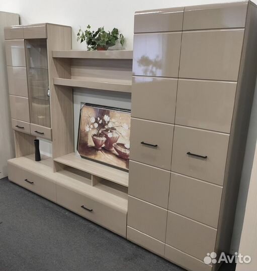 Стенка/гостиная новая 2.8 метра