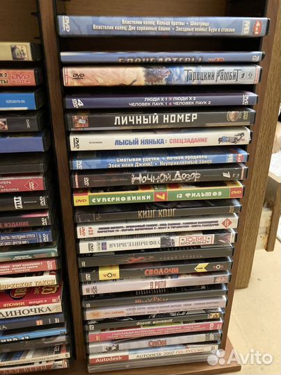 Полка с дисками DVD