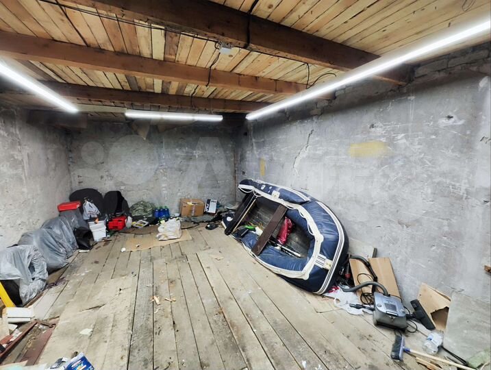 Гараж, > 30 м²