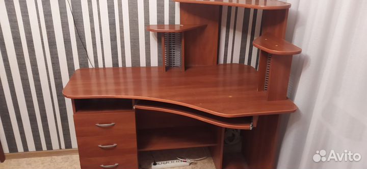 Компьютерный стол