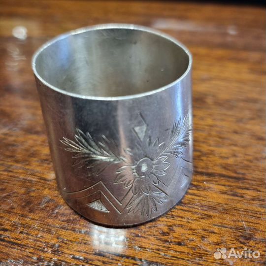 Серебрянные ложки, солонки, ваза и другое