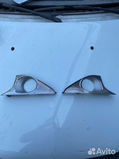 Рамка противотуманной фары Toyota Camry 50