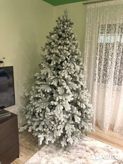 Ель искусственная заснеженная