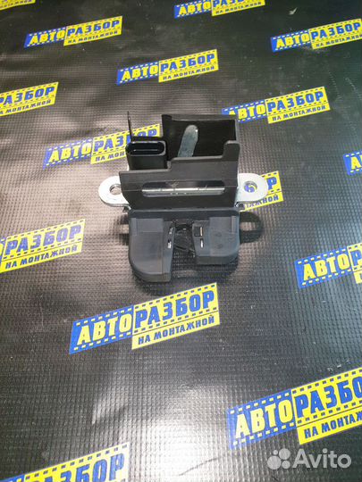 Замок крышки багажника Фольксваген Гольф 6 Пассат